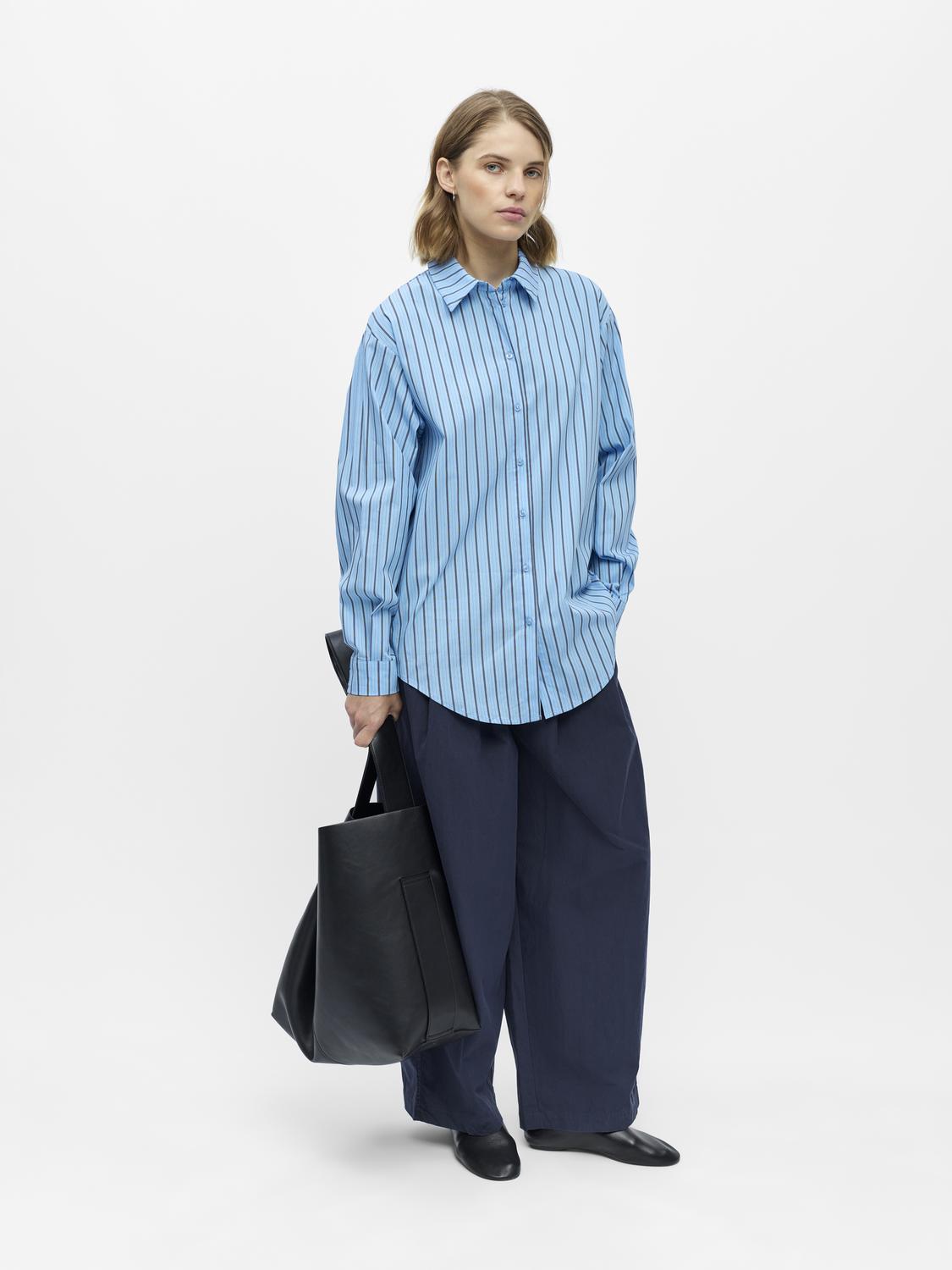 model_shot-front_full
